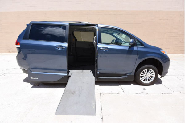 Toyota_Sienna_wheelchair_van_XLE Toyota_Sienna_wheelchair_van_XLE